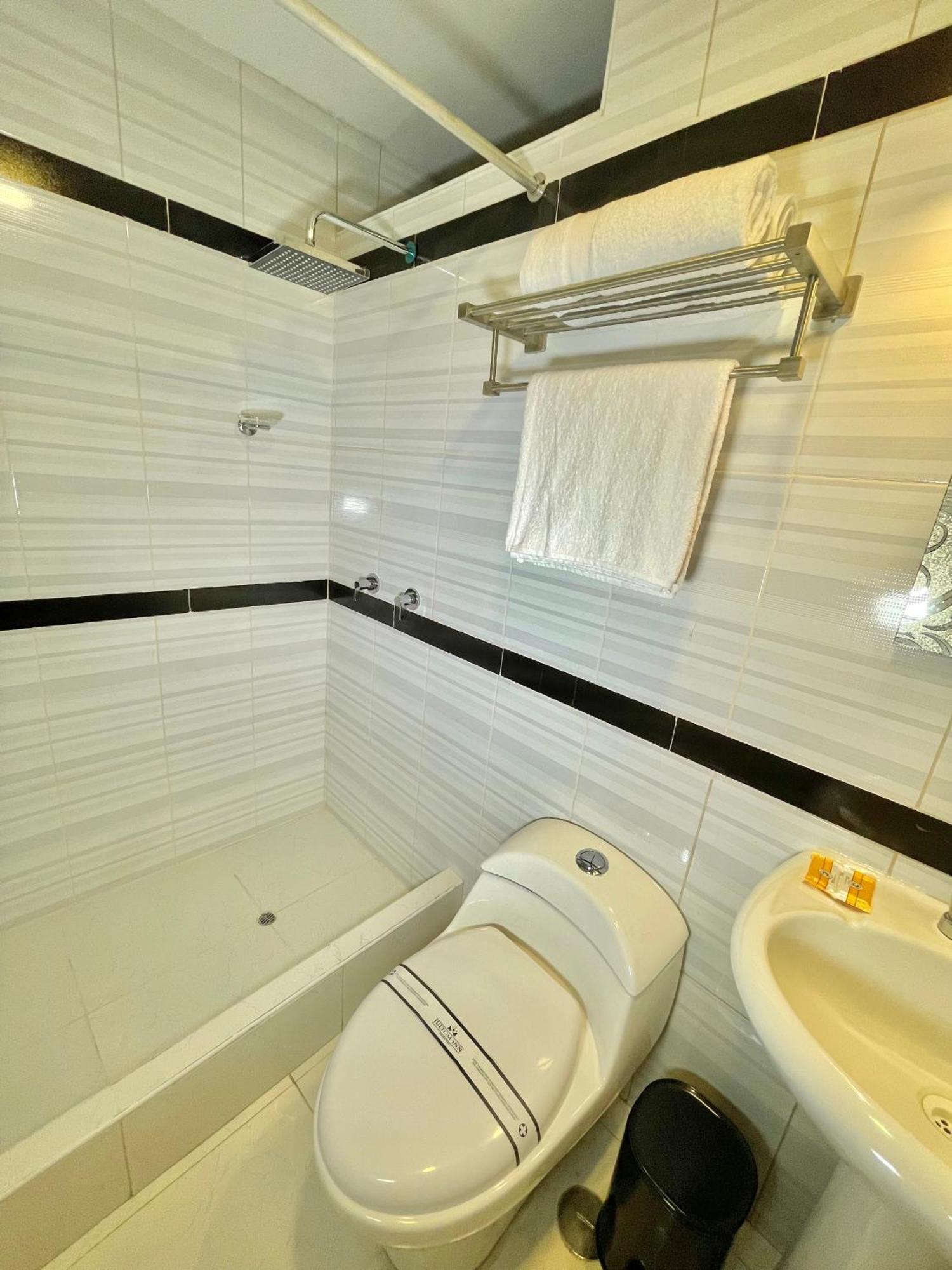 Jultom Inn Hotel & Suites Trujillo Extérieur photo