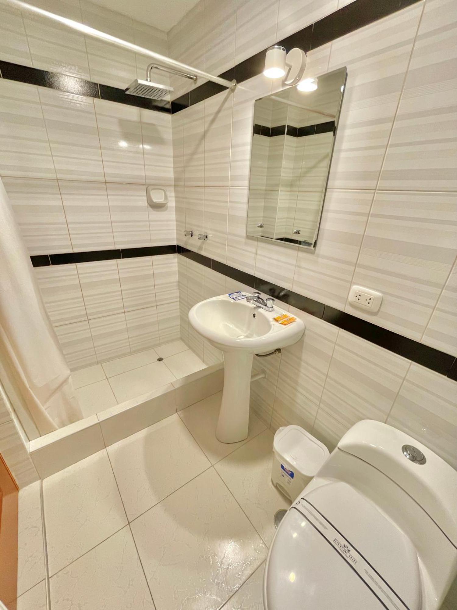 Jultom Inn Hotel & Suites Trujillo Extérieur photo